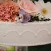 fondant-cake-with-fresh-flowers-stockpack-pexels huwelijk
